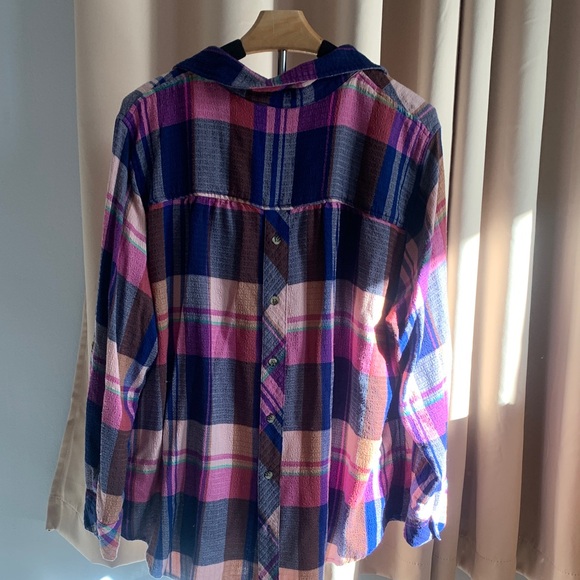 Plaid Button-Up Blouse - Picture 4 of 4